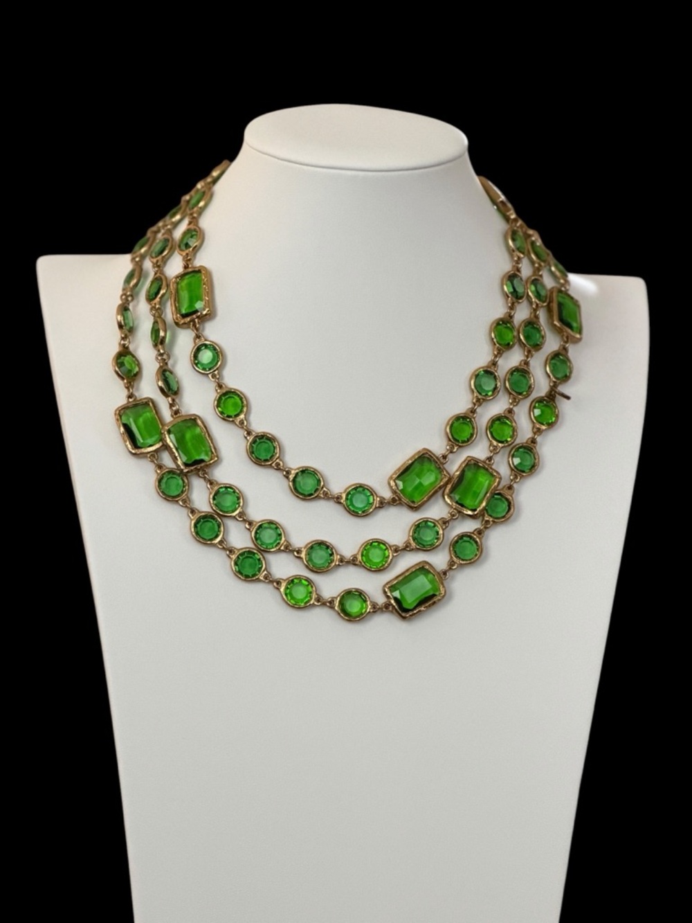 Chanel Vintage 1981 Chicklet Necklace in Emerald Green-Rare color - Picture 2 of 10